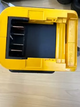 DC780 DEWALT Cordless Drill Driver Battery Wear Visible #3