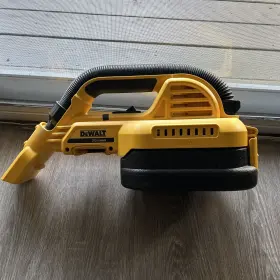 DCV517 DEWALT Gallon Cordless Vacuum DCV517 DEWALT Gallon Cordless Vacuum