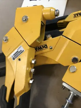 DWHTMR77C DEWALT Swivel Head Riveters Some #2