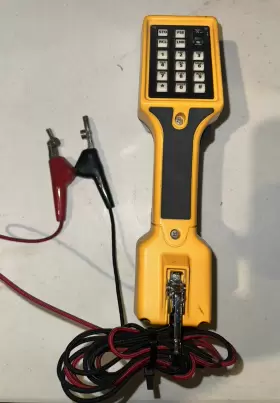 TS22 FLUKE Networks Telephone Set Alligator Clips Battery #3 TS22 FLUKE Networks Telephone Set Alligator Clips Battery #3