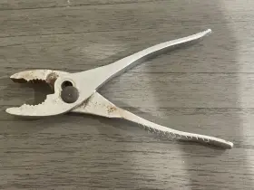 TY3757 JOHN DEERE Combination Slip Joint Pliers
