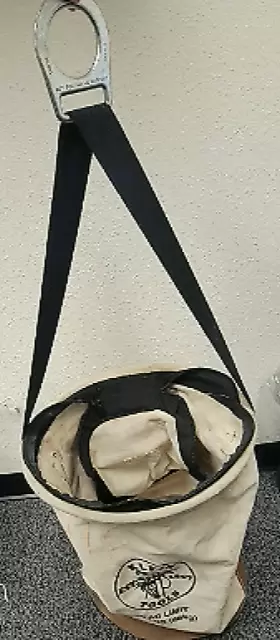 5104CLR22 KLEIN TOOLS Canvas Top Closing Up #2