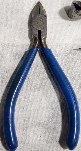 D230-4C KLEIN TOOLS Midget Diagonal Cutting Pliers Justrite #3 D230-4C KLEIN TOOLS Midget Diagonal Cutting Pliers Justrite #3