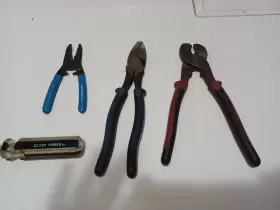 J2000-9NE KLEIN TOOLS Journeyman Linemans Pliers Strippers #3 J2000-9NE KLEIN TOOLS Journeyman Linemans Pliers Strippers #3