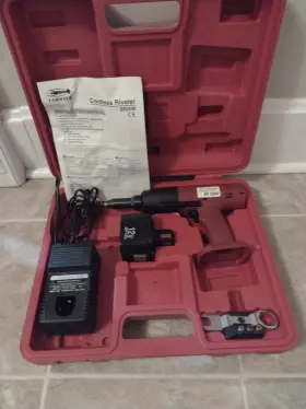 BR-200M LOBSTER Cordless Electric Riveter Lobtex BR-200M LOBSTER Cordless Electric Riveter Lobtex
