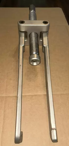 AMT0017 MARINE TECH TOOLS Lower Bearing Carrier Puller Yamaha #2 AMT0017 MARINE TECH TOOLS Lower Bearing Carrier Puller Yamaha #2
