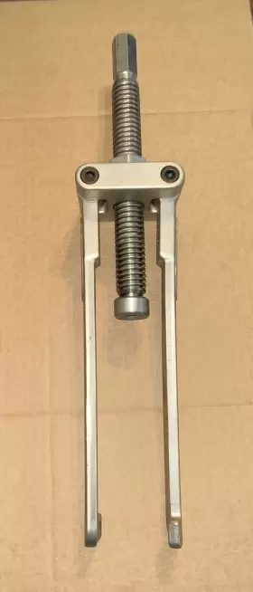 AMT0017 MARINE TECH TOOLS Lower Bearing Carrier Puller Yamaha AMT0017 MARINE TECH TOOLS Lower Bearing Carrier Puller Yamaha