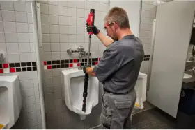 3574-21 MILWAUKEE Trap Snake Lithium Ion Cordless Urinal #2