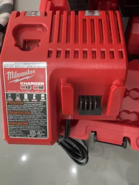 3702-21 MILWAUKEE Interior Rotary Laser Level Kit #3 3702-21 MILWAUKEE Interior Rotary Laser Level Kit #3