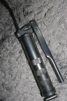 7090 PETROLEUM CHEMICALS CO Lever Grease Gun 7090 PETROLEUM CHEMICALS CO Lever Grease Gun