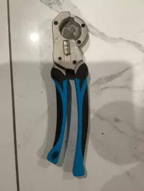 25880 SHARKBITE Pro Pipe Cutter Cuts Up Cts Rex Pe Rt 25880 SHARKBITE Pro Pipe Cutter Cuts Up Cts Rex Pe Rt