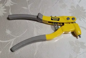 MR77C STANLEY Swivel Head Riveter Rivets #2