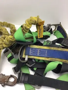 051751108699 WERNER LADDER Upgear Safety Harness #2