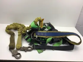 051751108699 WERNER LADDER Upgear Safety Harness