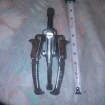 Buffalo Tools S45c 3 Jaw Puller 6" & 4" Reversible #100.. Fixed Price $26.00.