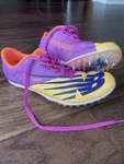 Size 6 - New Balance Md500v8 Vibrant Apricot Magenta Pop. Fixed Price $55.00.